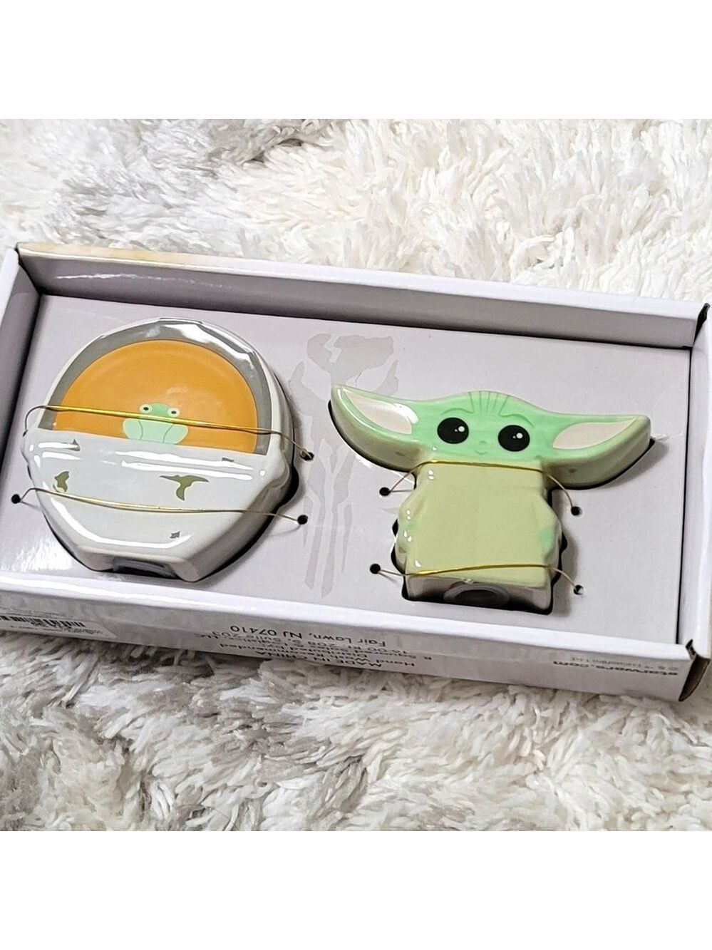 NWT Disney Star Wars Mandalorian THE CHILD & CARRIER Salt & Pepper Shaker Set